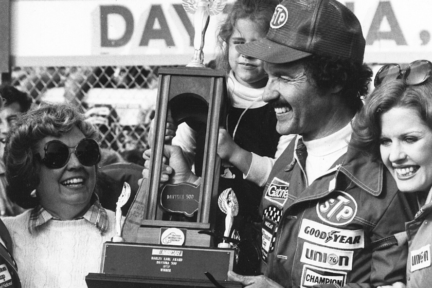 richard petty poses with trophy at 1979 daytona 500