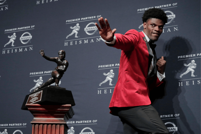 Who Struck the Original Heisman Pose & Who Made it Famous?