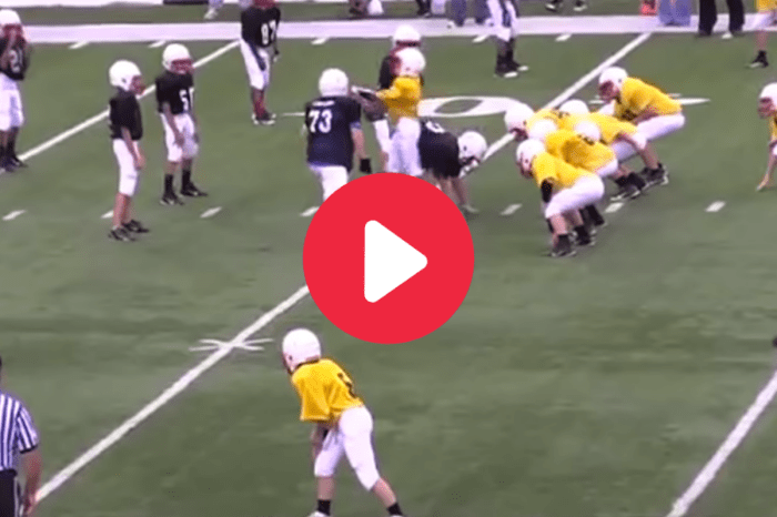Sneaky Middle School QB Walks Right Past Everyone for Easy TD