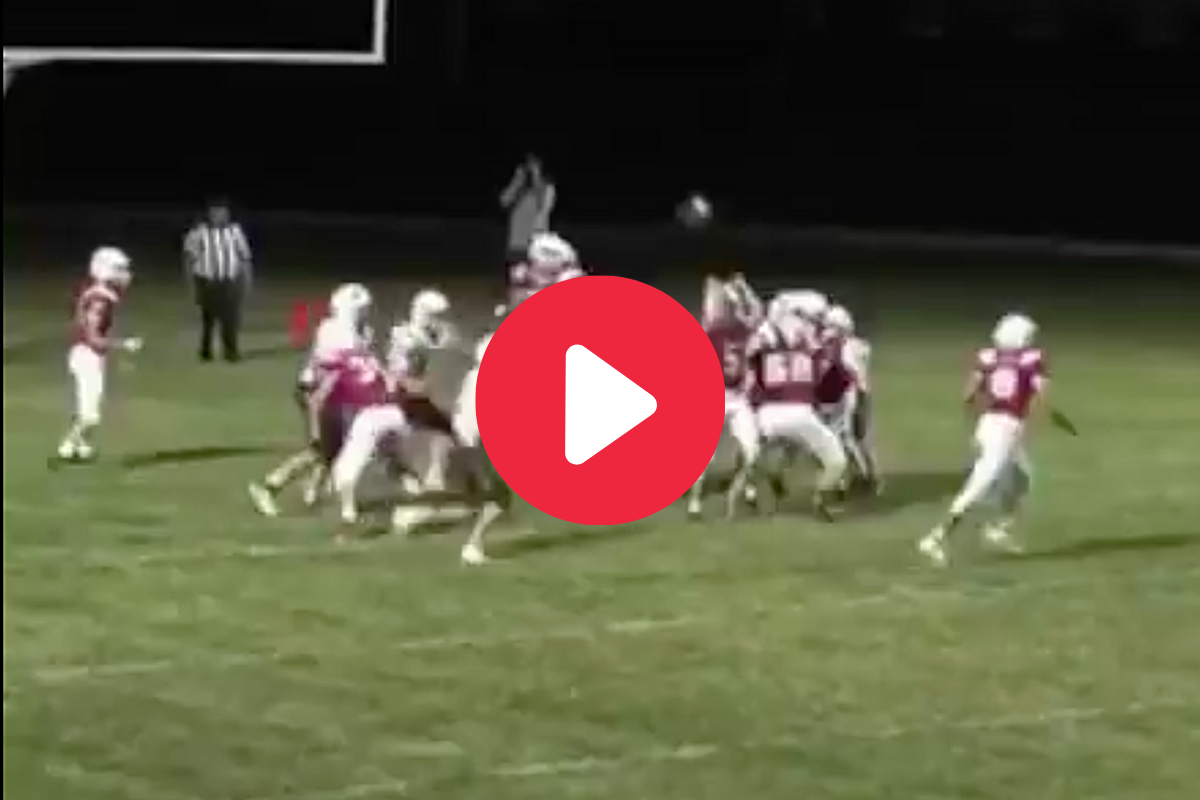 Offensive Lineman’s “No-Look Backwards Pass” Trick Play Somehow Works