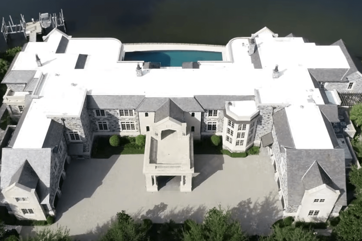 Derek Jeter’s Florida Mansion, Rented by Tom Brady, Sells for $22.5 Million