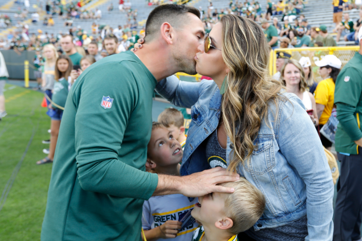 Aaron Rodgers shows off his new Matt LaFleur t-shirt