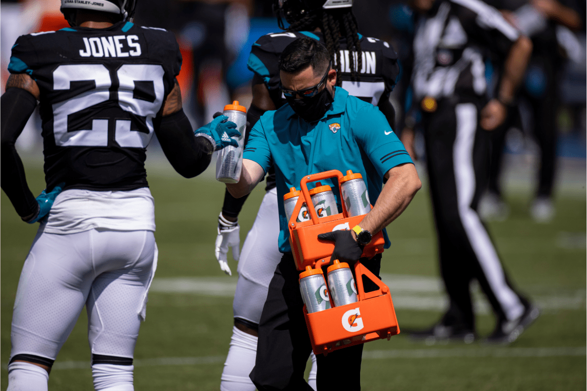 NFL Waterboy Salary How Much Do They Make? + How to Apply Fanbuzz