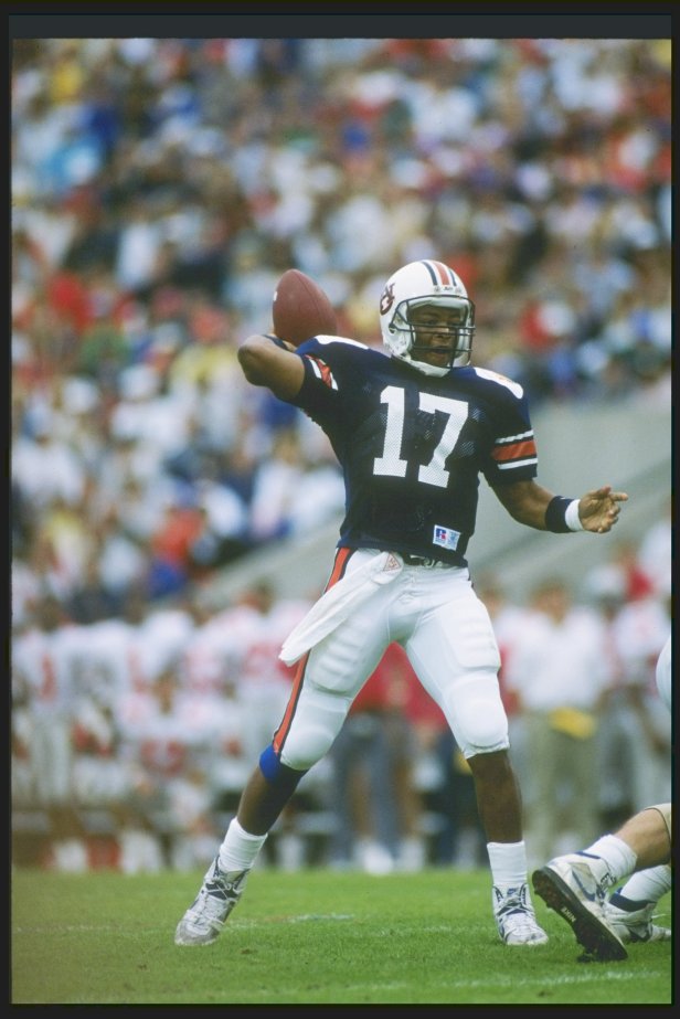 Auburn wuarterback Reggie Slack passes against Ohio State in 1990.