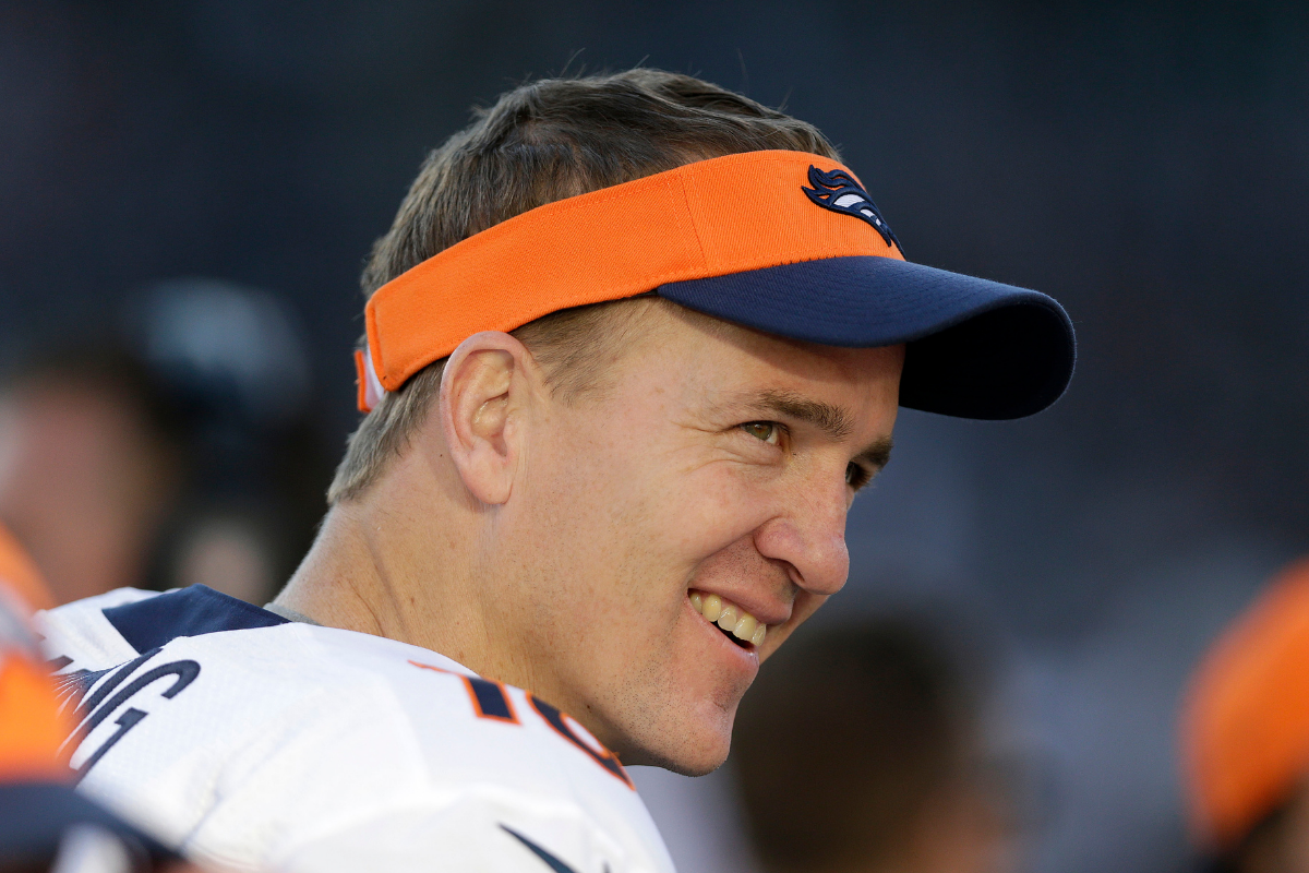 Peyton Manning Net Worth 2021 NFL Earnings + Endorsements  Fanbuzz