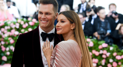 Tom Brady and Gisele Bundchen pose for a picture.