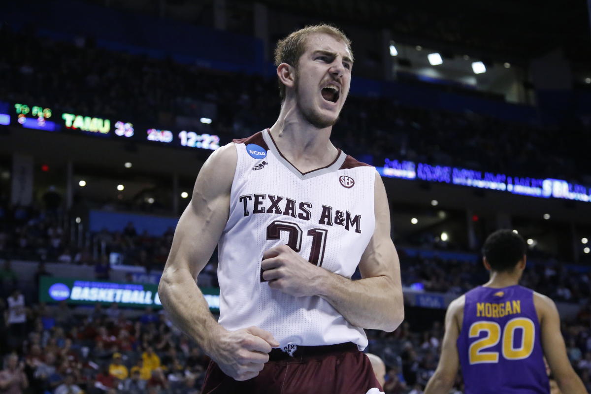 alex caruso sneakers