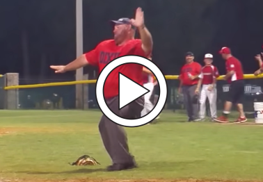 Dancing Umpire's Slick Moves Cracked Everyone Up