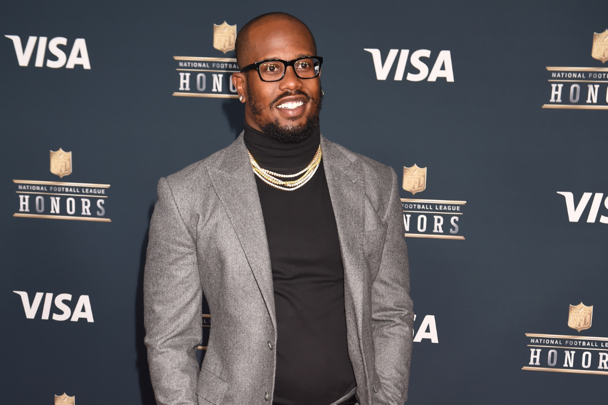 Von Miller's girlfriend, an Instagram model, is pregnant with his second  child