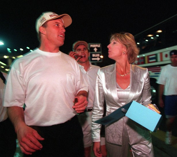 Denver Broncos quarterback John Elway celebrates his team's Super Bowl XXXIII win with his wife Janet.