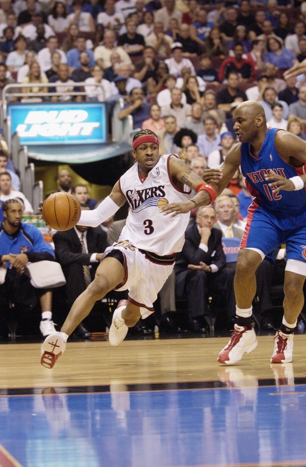 Allen Iverson of the Eastern Conference All-Stars drives against News  Photo - Getty Images