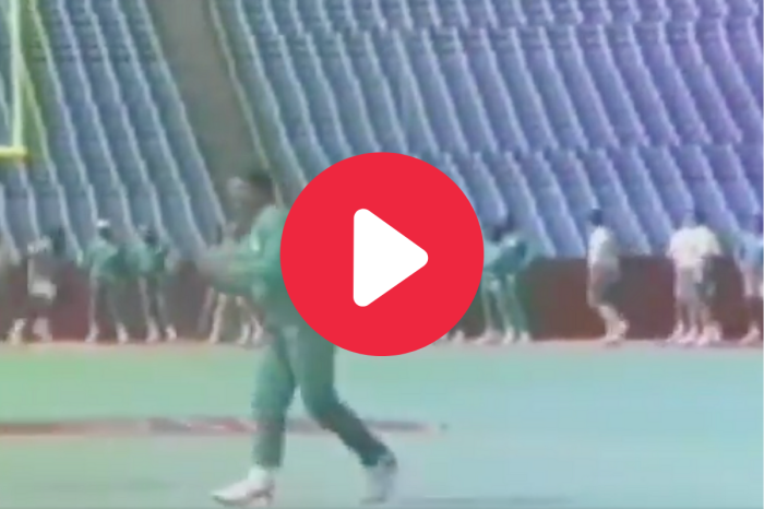 Dan Marino Throws Behind-the-Back 40-Yard Pass in Vintage Video