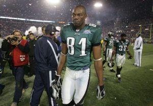 Terrell owens walks off the field after Super Bowl XXXIX.