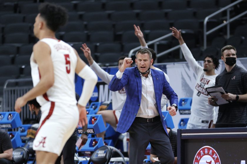 Alabama coach Nate Oats celebrates during a 2021 NCAA Tournament game.