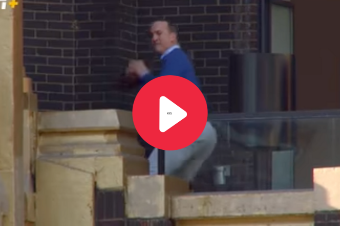Peyton Manning’s Skyscraper Throw to Cris Carter Nearly Broke His Hands
