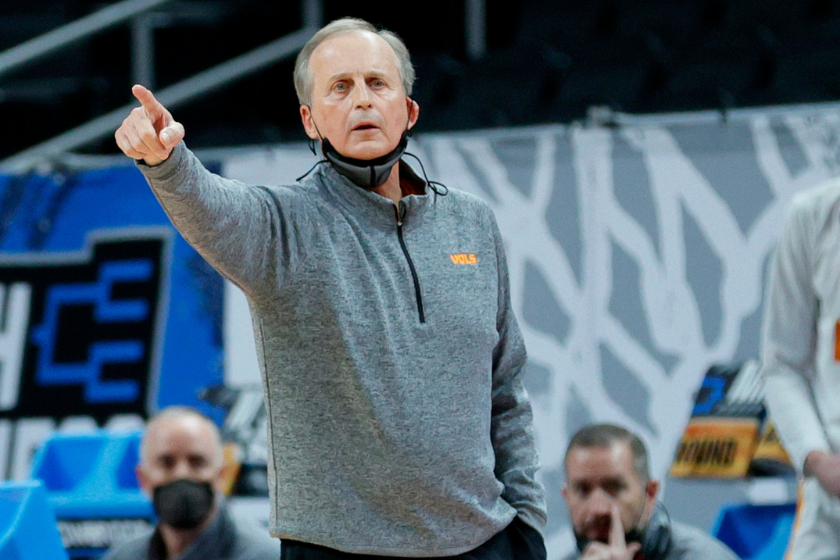 Tennessee head coach Rick Barnes directs his team against Oregon State.