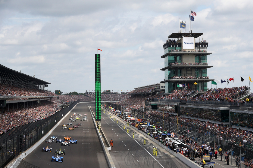 wide shot of indianapolis motor speedway at 2017 indy 500