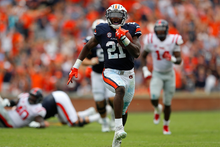 Kerryon Johnson rushes for a touchdown against Ole Miss.