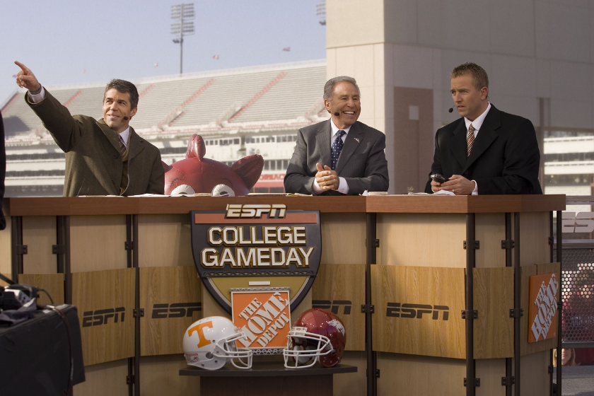 Chris Fowler points to the crowd on the set of ESPN's College Gameday.