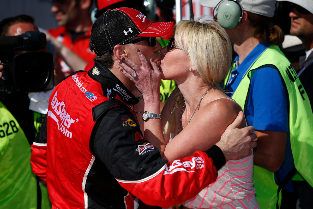 VIDEO: DeLana Harvick- NASCAR Kevin Harvick's Wife (Bio, Wiki)