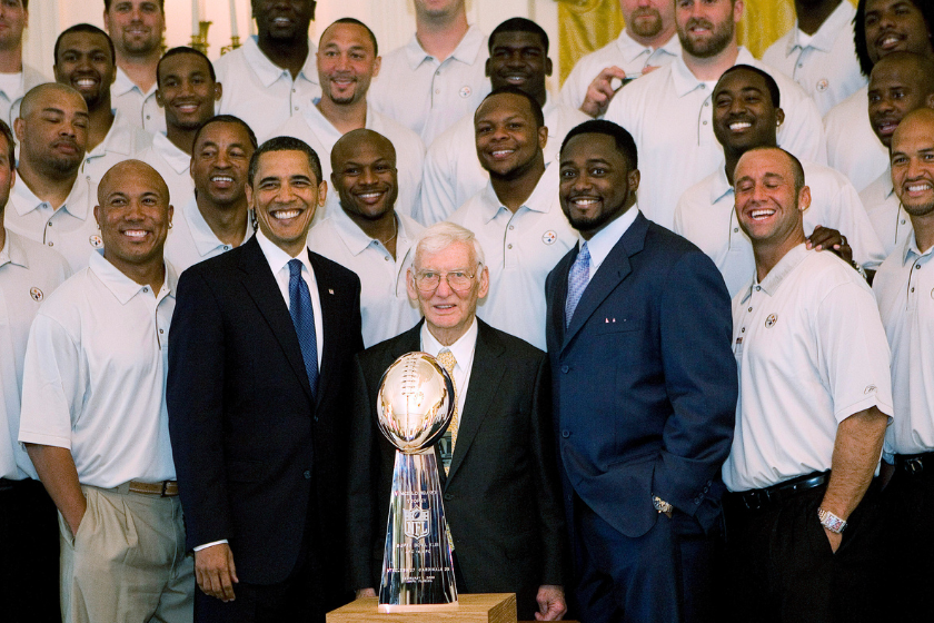 Mike Tomlin and the Pittsbrugh Steelers visiting President Barack Obama at the White House in 2009.