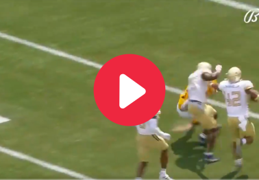 Lineman Stiff Arms His Own Teammate to Set a Block on TD