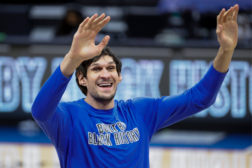Boban Marjanovic waves to the crowd.