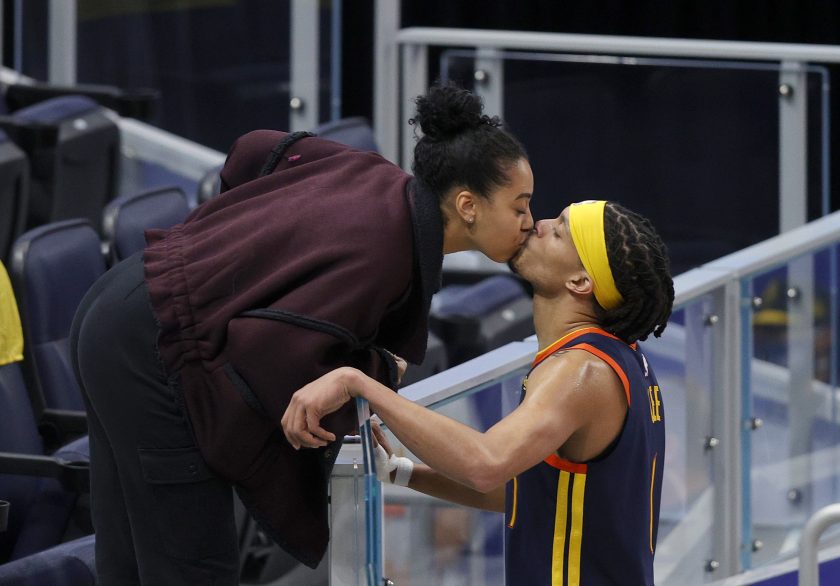 Sydel Curry and Damion Lee kiss before an NBA game.