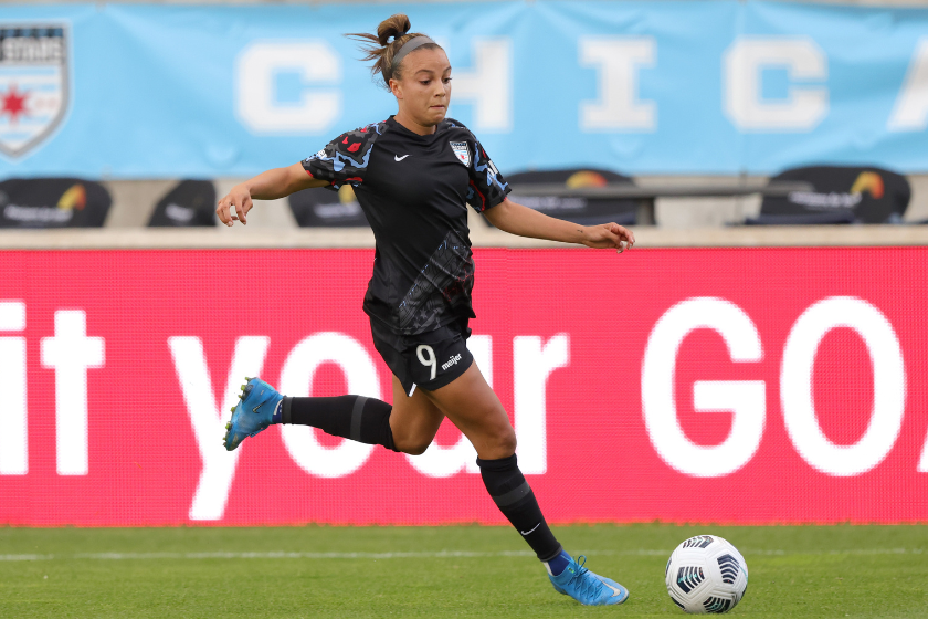 Chicago Red Stars forward Mallory Pugh (9) dribbles the ball in action during a game between the Chicago Red Stars and the Washington Spirit