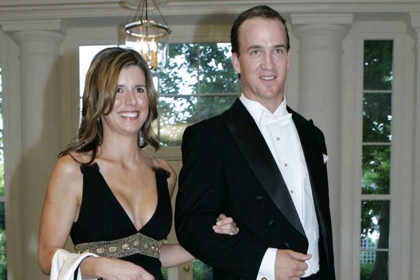 Peyton Manning and wife Ashley walk through the White House.