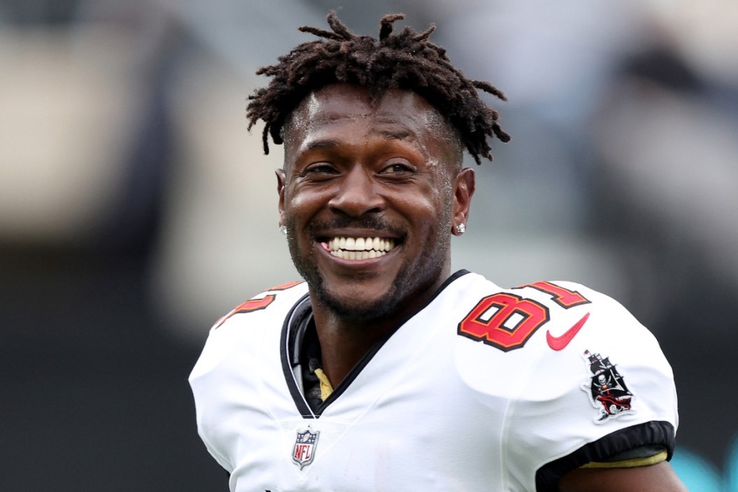 Antonio Brown #81 of the Tampa Bay Buccaneers warms up prior to the game against the New York Jets at MetLife Stadium