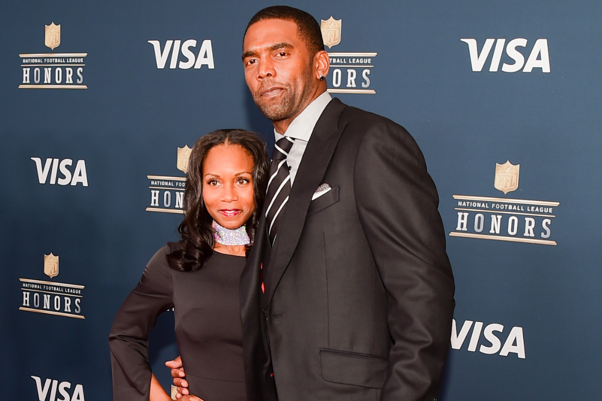 Former Titans' wide receiver Randy Moss and former white suit