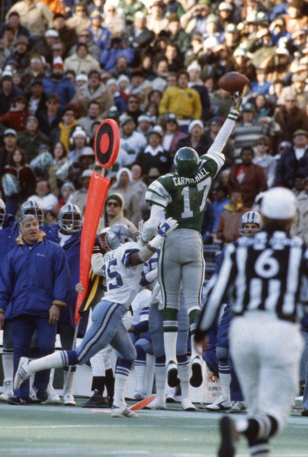Harold Carmichael stretches for a catch during a 1975 Eagles game.