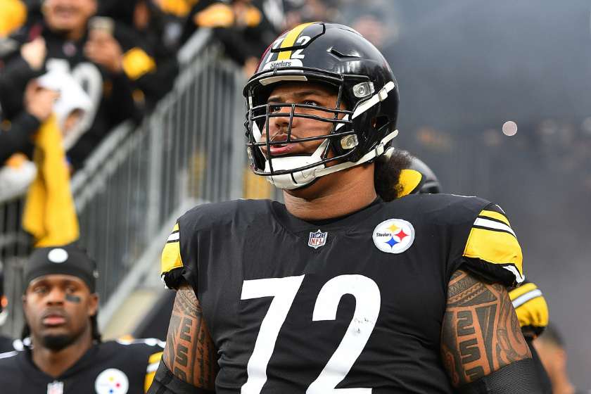 Pittsburgh Steelers tackle Zach Banner prepares to face the Baltimore Ravens.