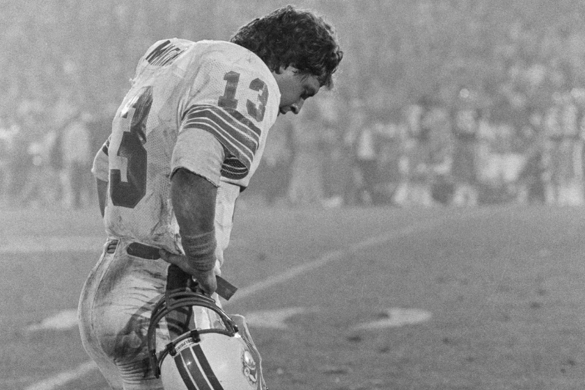 Miami Dolphins quarterback Dan Marino hangs his head in defeat after his team loses to the San Francisco 49ers in Super Bowl XIX.