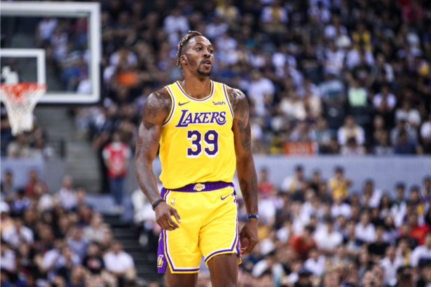 Dwight Howard looks on during a 2019 Los Angeles Lakers game.