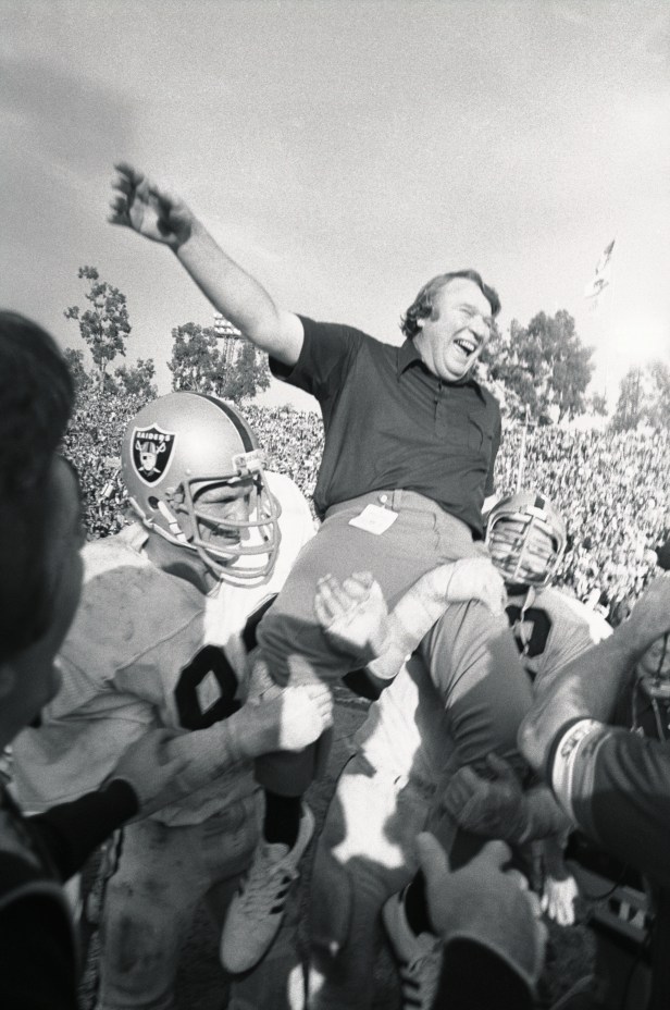 Oakland Raiders coach, John Madden, wearing his Super Bowl XI ring, News  Photo - Getty Images