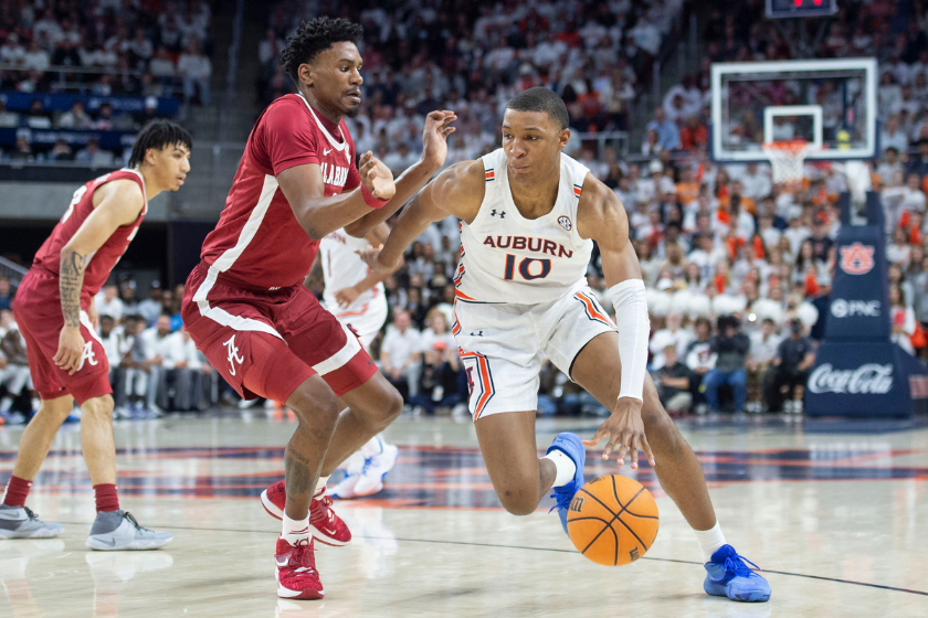 Auburn superstar Jabari Smith drives to his left against Alabama.