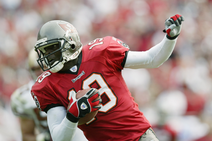 Tampa Bay Buccaneers wide receiver Keyshawn Johnson runs after a catch against the San Fancisco 49ers.