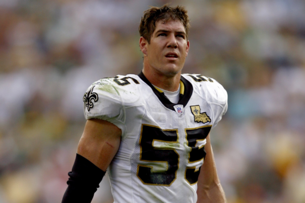 Scott Fujita walks off the field during a 2006 Saints game.