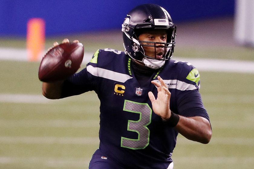 Russell Wilson passes against the Patriots in 2020.