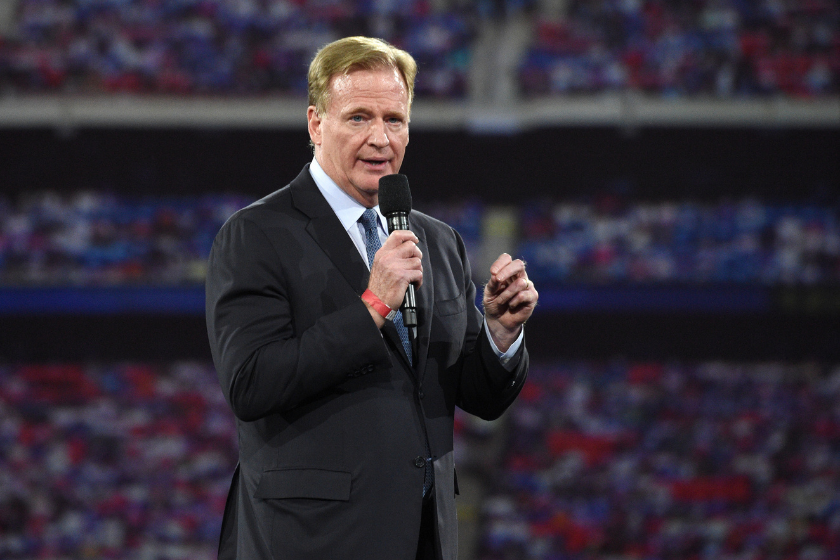 Roger Goodell speaks at a Robin Hood event in 2021.