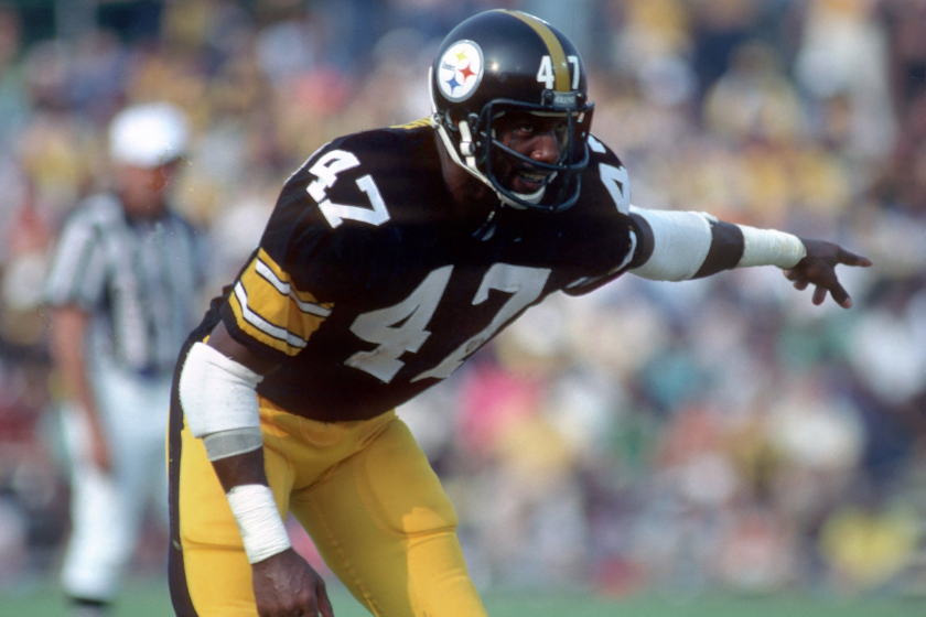 Mel Blount points before a play against the Baltimore Colts.
