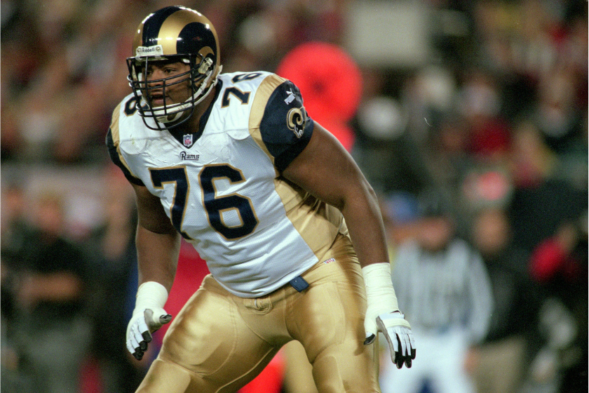 Orlando Pace gets ready to block against the Tampa Bay Buccaneers.