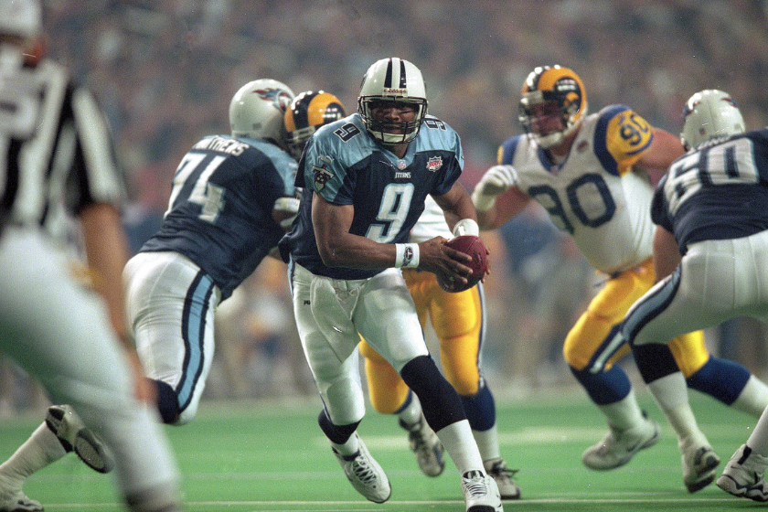Steve McNair rolls out against the St. Louis Rams in Super Bowl XXXIV.