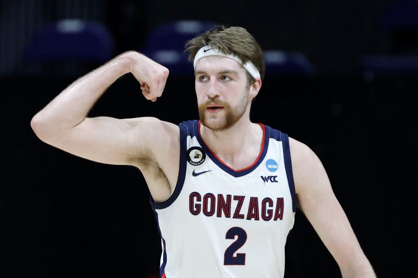 Drew Timme flexes during a game in the 2021 NCAA Tournament.