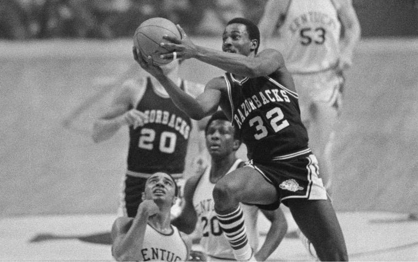Sidney Moncrief drives in for a lay up against Kentucky. A member of the Arkansas all-time starting 5.