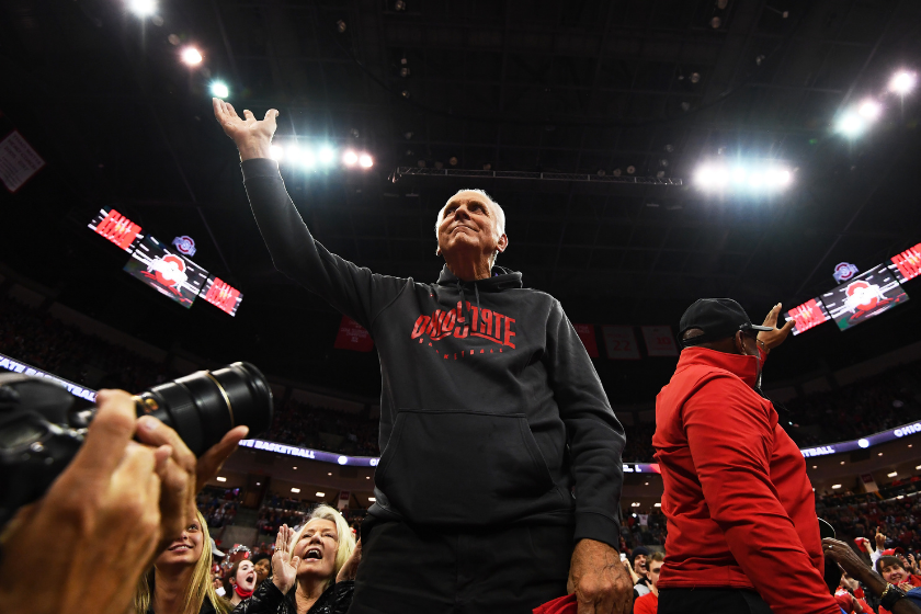 Jerry Lucas gets acknowledged by Ohio State Fans
