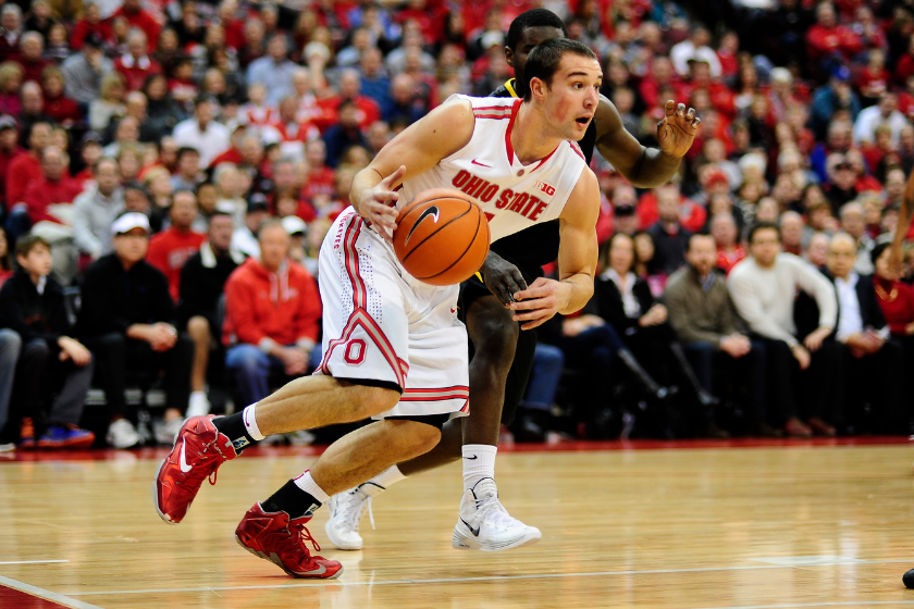 aaron Craft drives to the oop