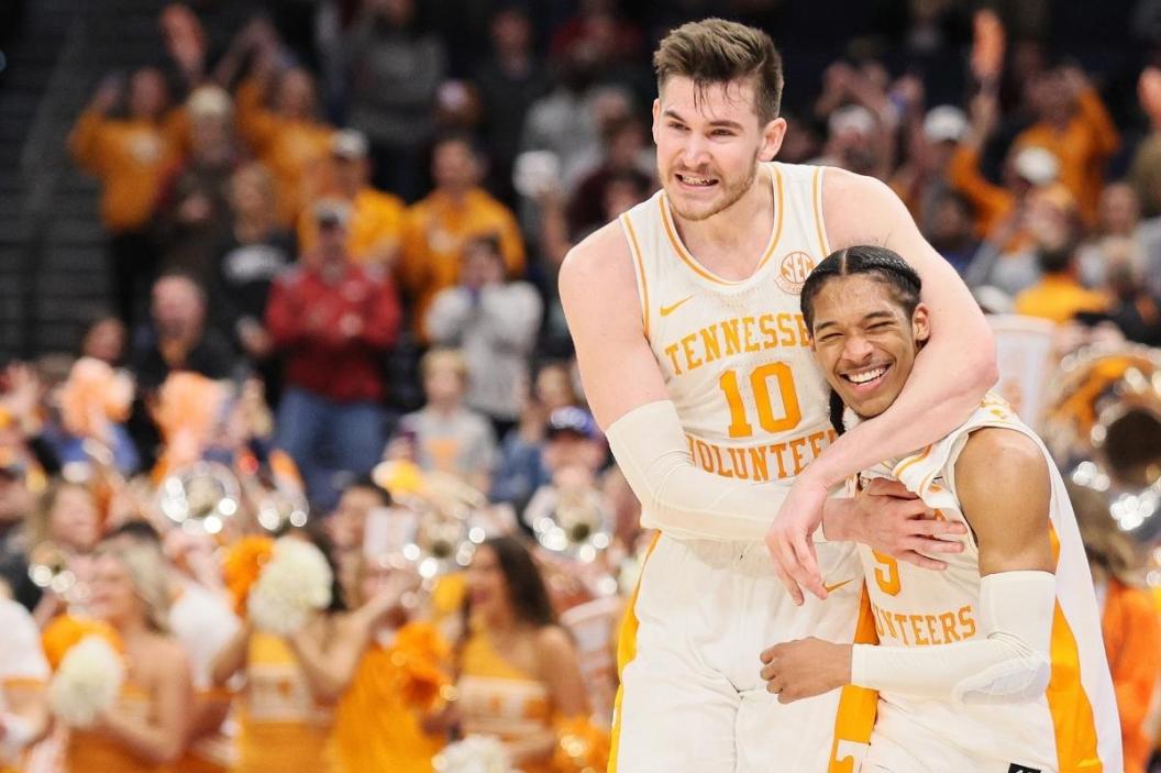 Tennessee celebrates their SEC Conference win